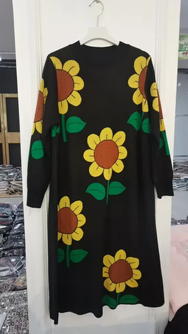 105大葵花长款毛衣裙
