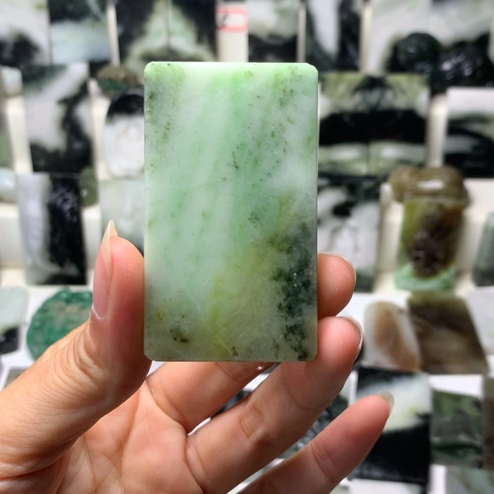 独山玉未镶嵌颈饰