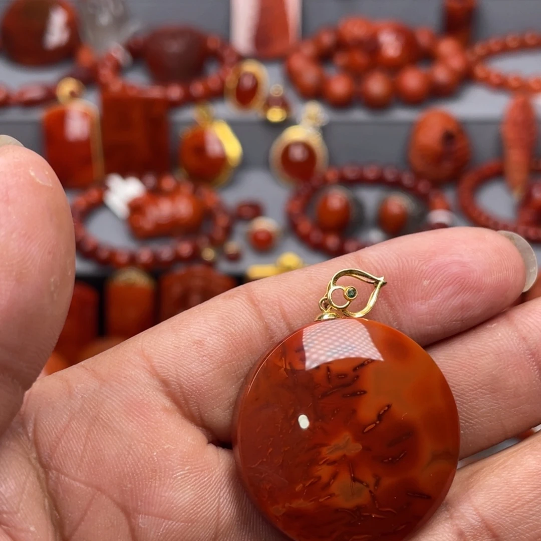 南红玛瑙18K金镶嵌珠宝奇石吊坠