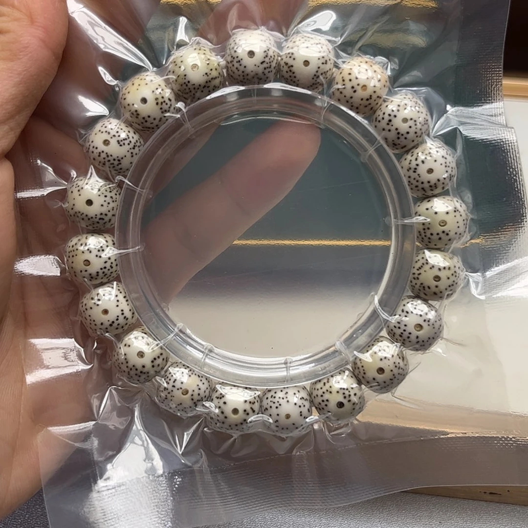吊坠星月菩提m8。