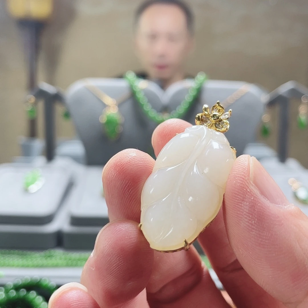 颈饰银S925镀金镶嵌和田玉（白玉）