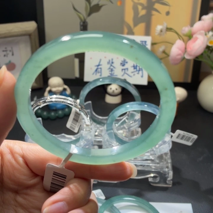 翡翠未镶嵌手镯葡萄绿飘洒金