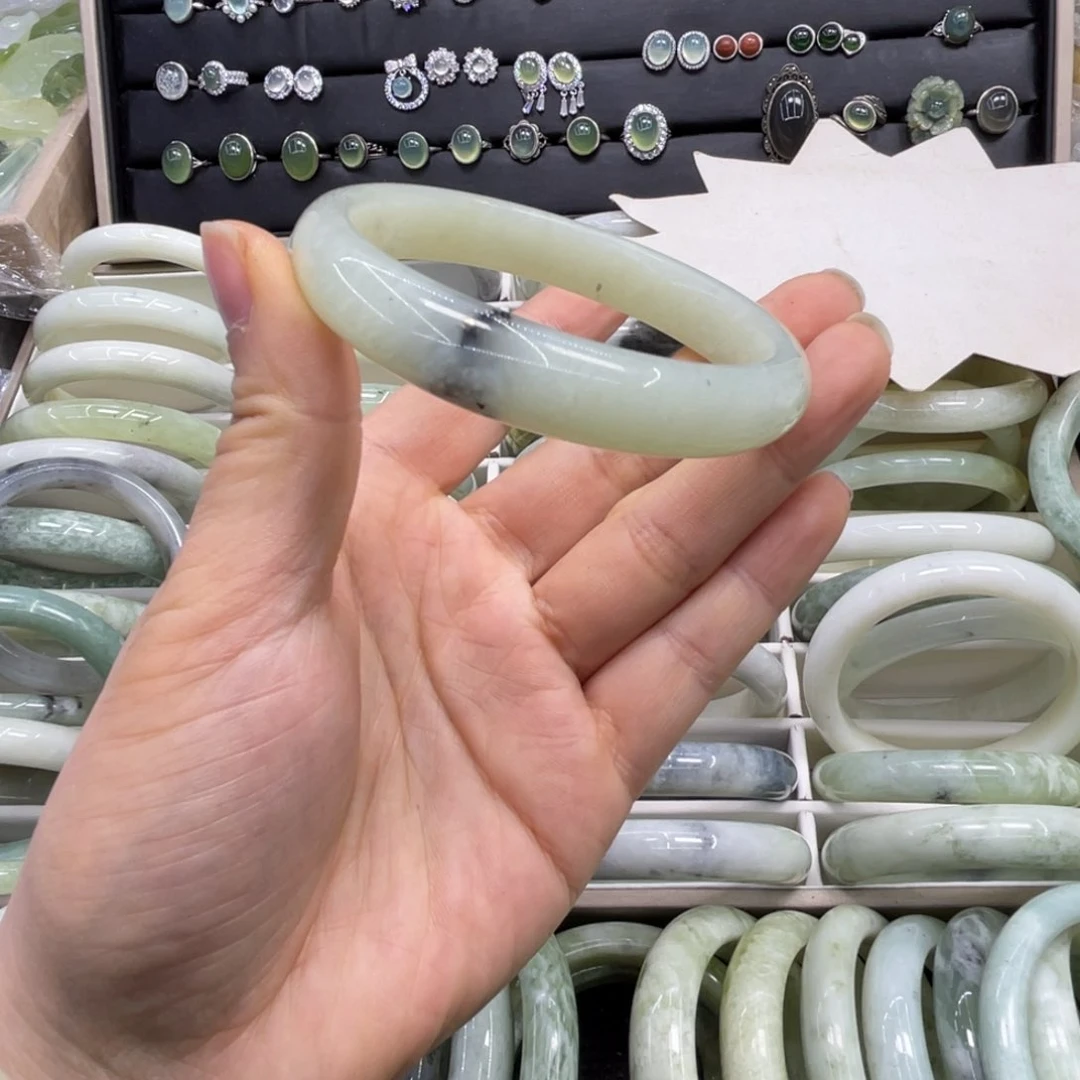 蛇纹石玉手镯未镶嵌61口径福利款有瑕疵