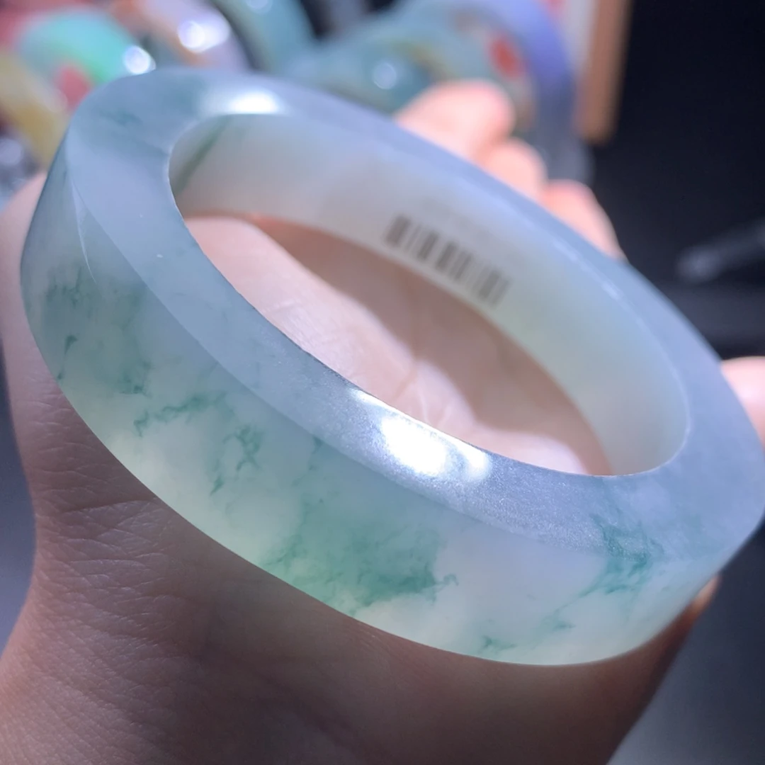 未镶嵌冰蓝花翡翠手镯定制翡翠