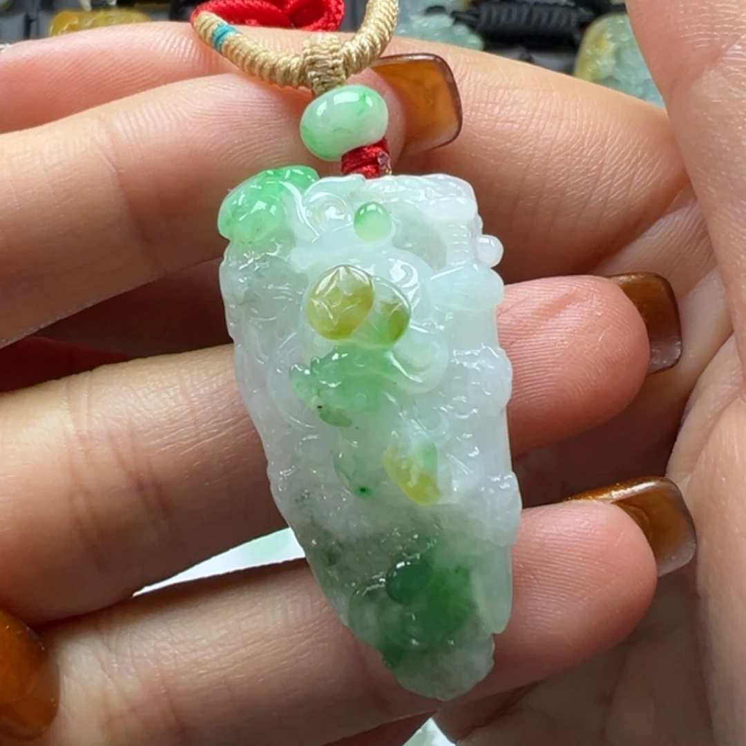 翡翠未镶嵌颈饰八破