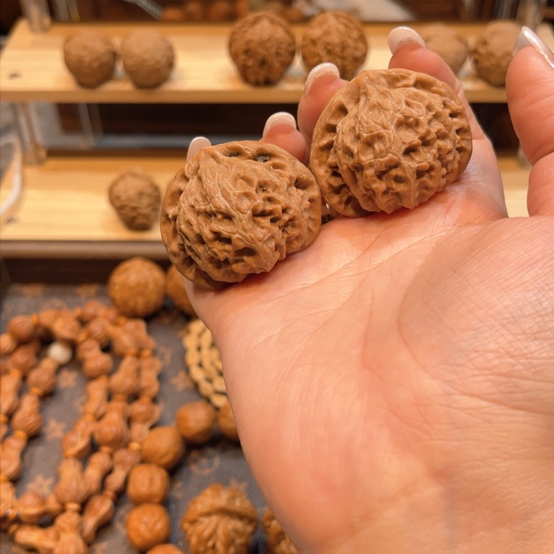 文玩核桃把件桃心宫灯