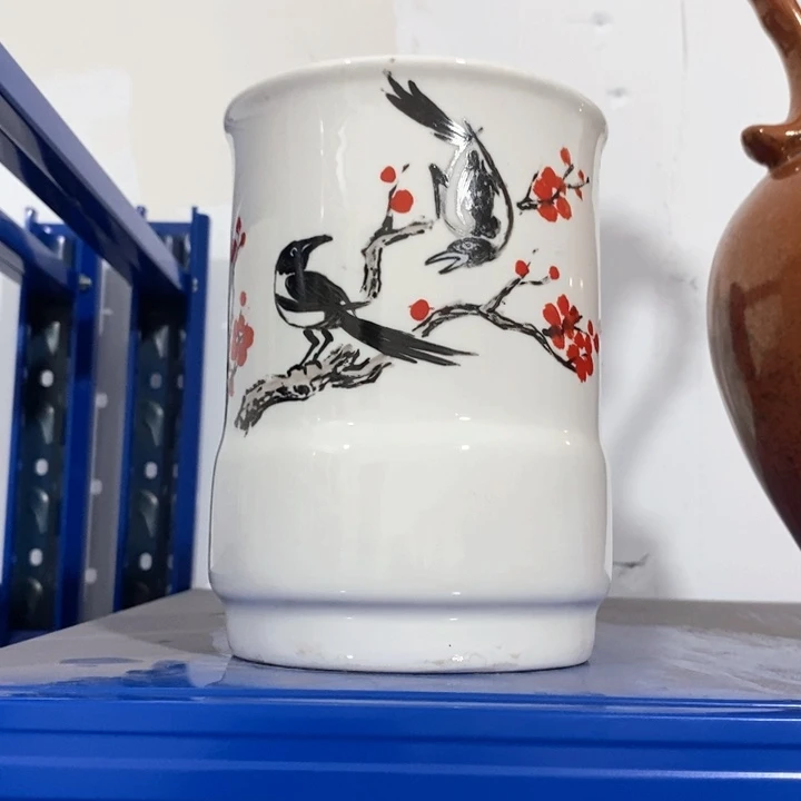 瓷片喜上眉梢手绘笔筒一个