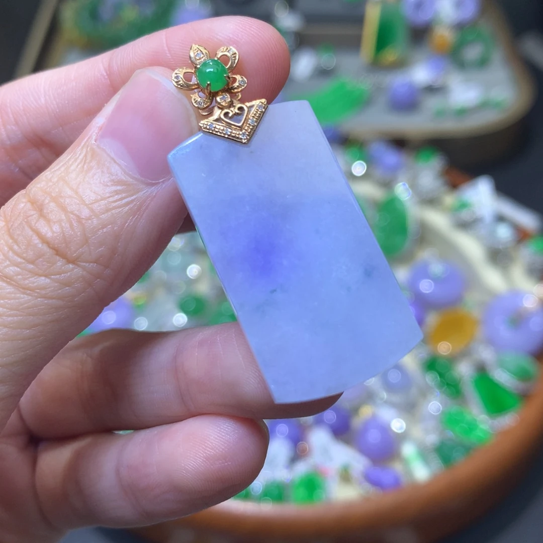 颈饰18K金镶嵌翡翠