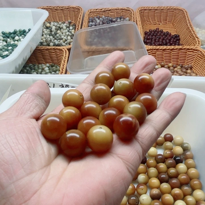 白玉菩提吊坠瑕疵16焦糖圆珠17颗