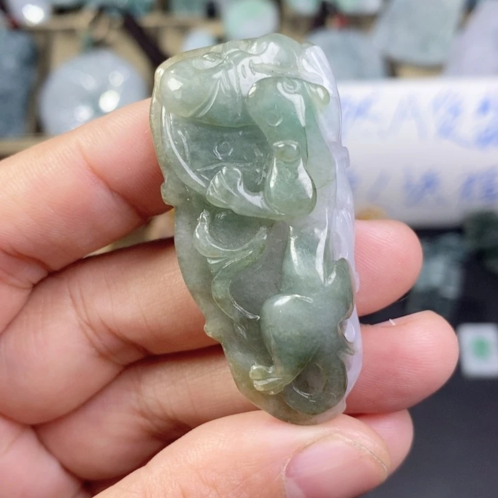 翡翠颈饰未镶嵌蜥蜴