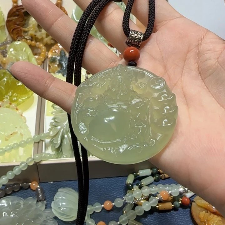 未镶嵌蛇纹石玉吊坠