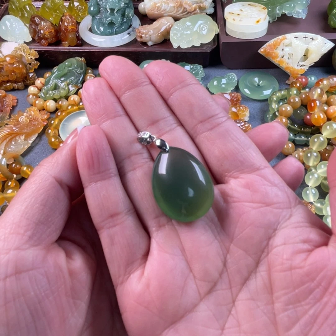 未镶嵌蛇纹石玉吊坠珍****)