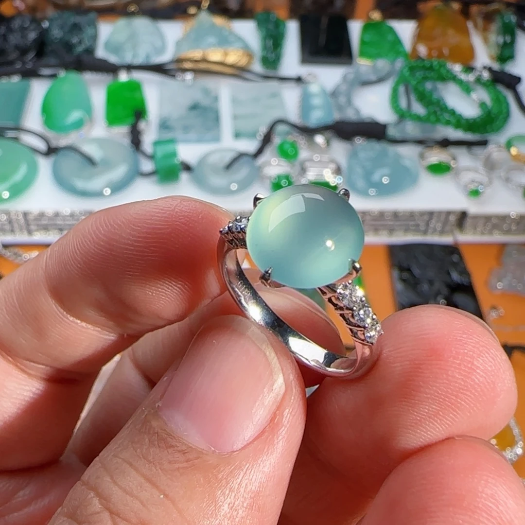 翡翠18K金镶嵌戒指天空蓝戒指