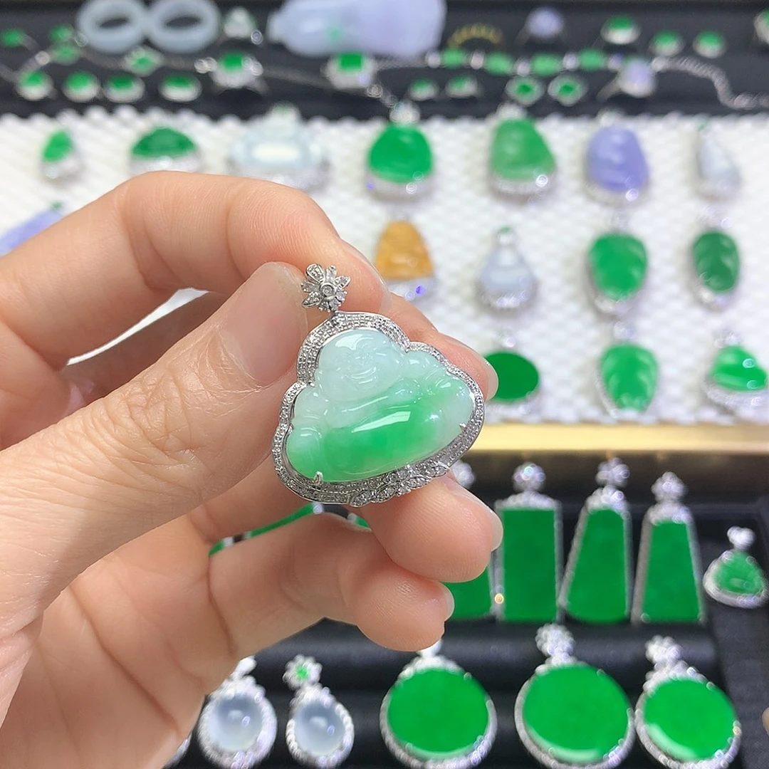 颈饰18K金镶嵌翡翠吊坠