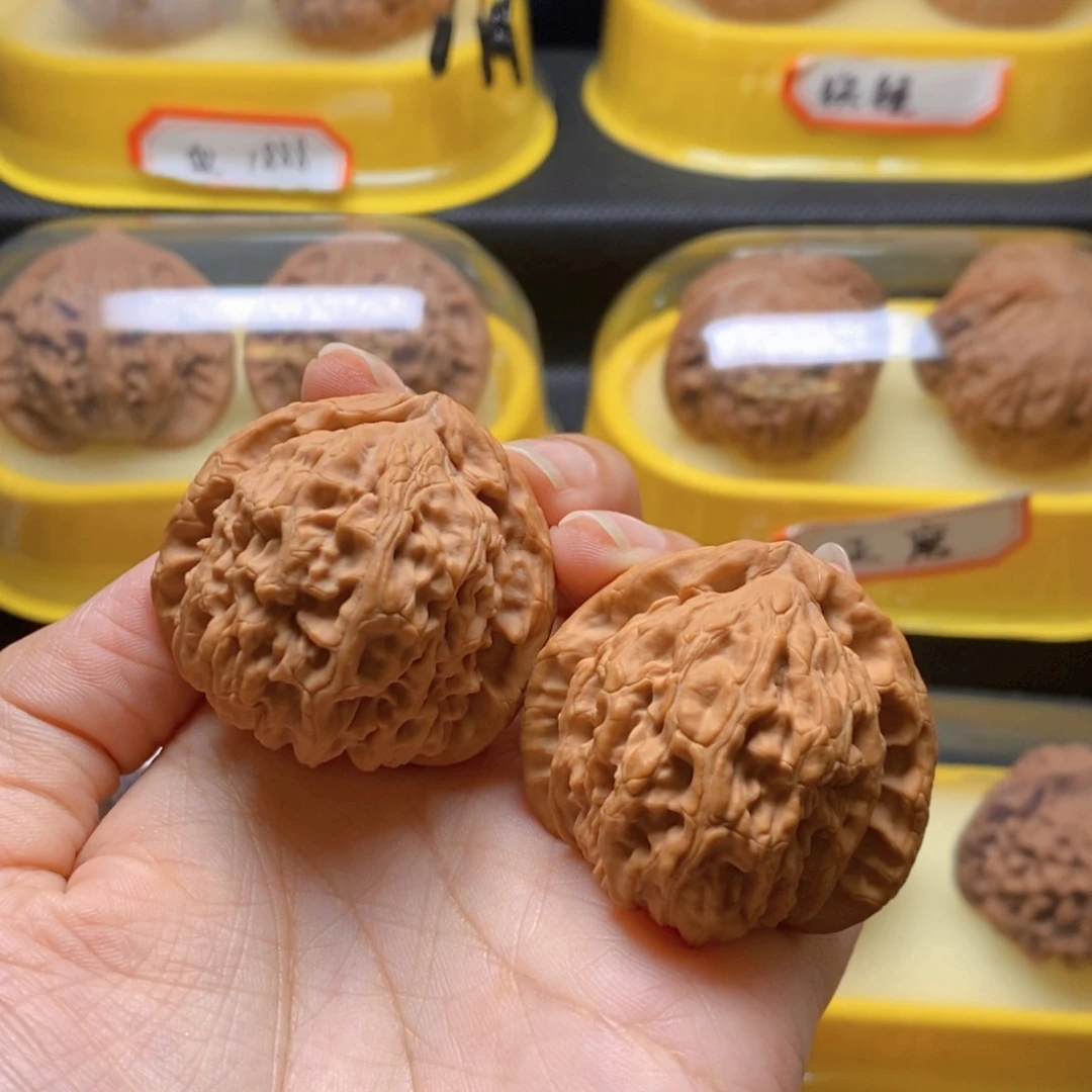 文玩核桃吊坠39尺三角白全品