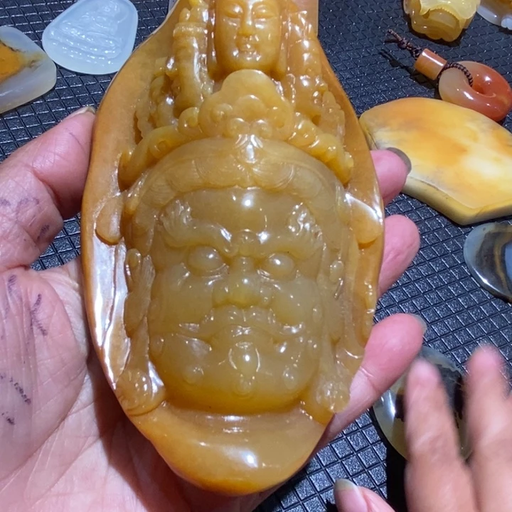 石英质玉（黄龙玉）未镶嵌颈饰