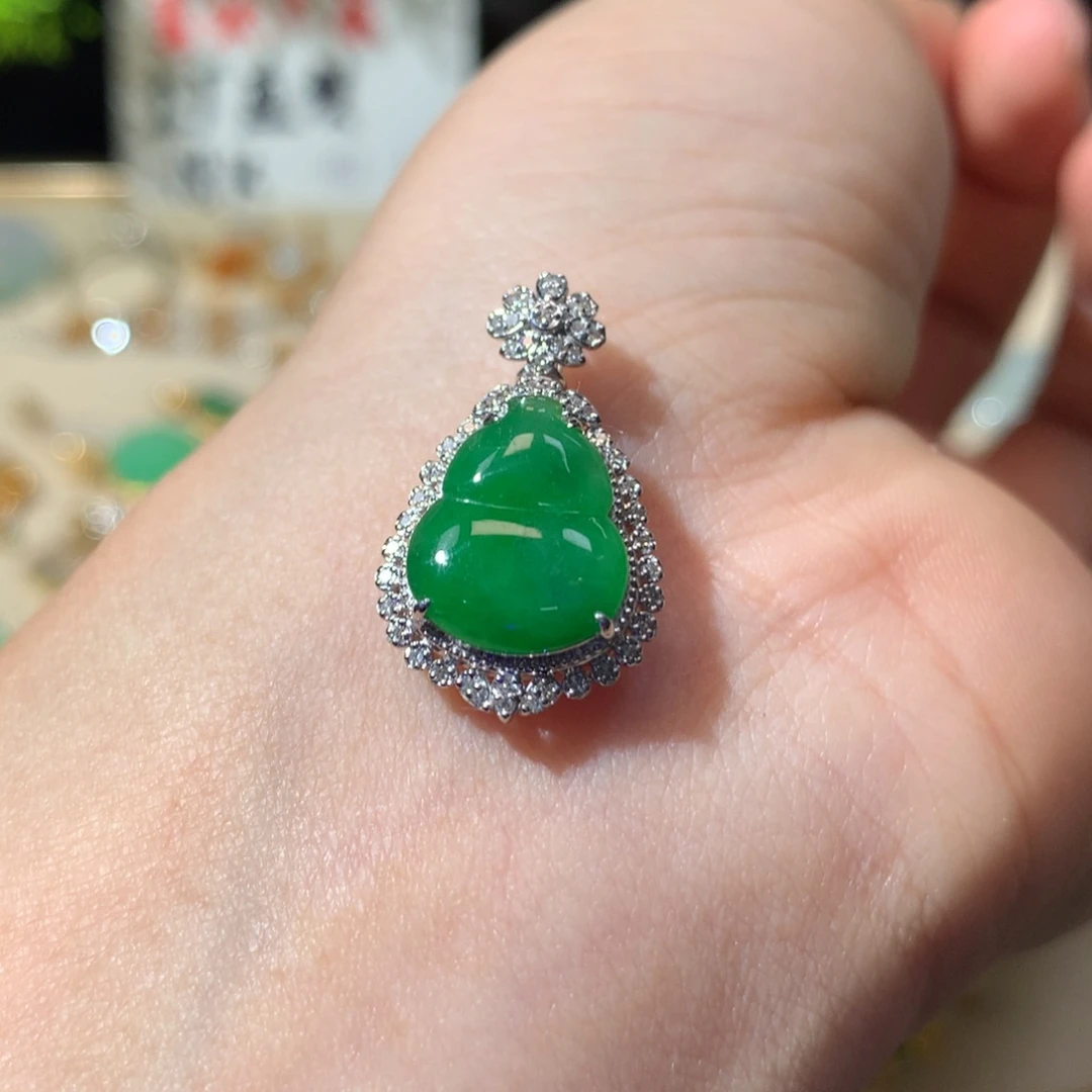 翡翠18K金镶嵌颈饰