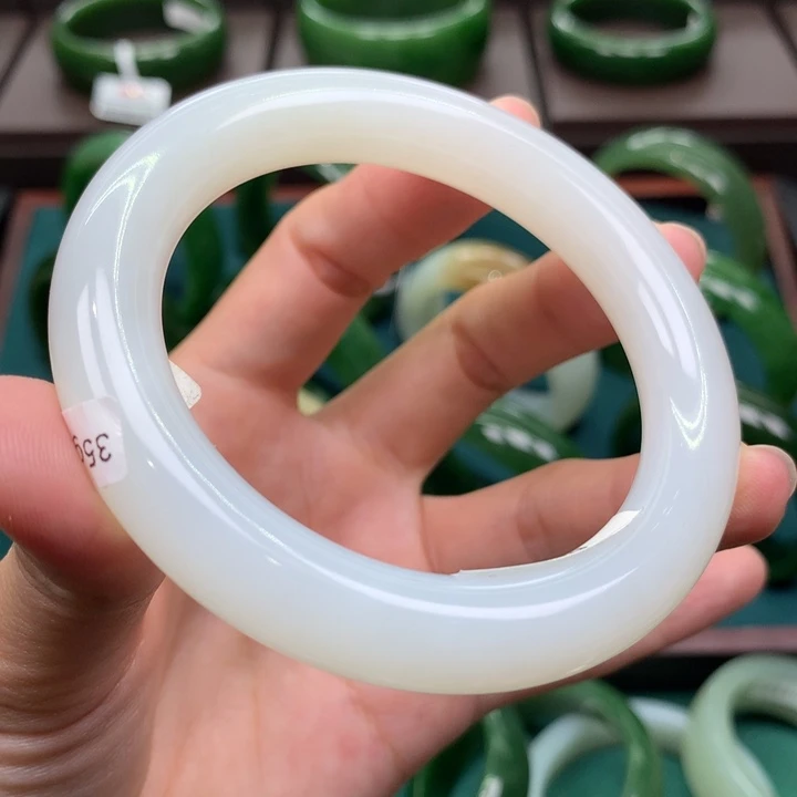 未镶嵌手镯和田玉5556