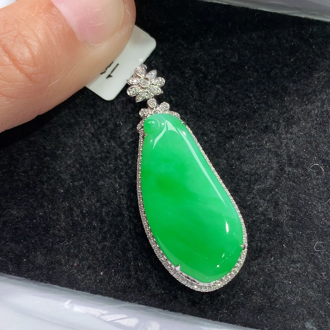 翡翠吊坠(赠链)18K金镶嵌