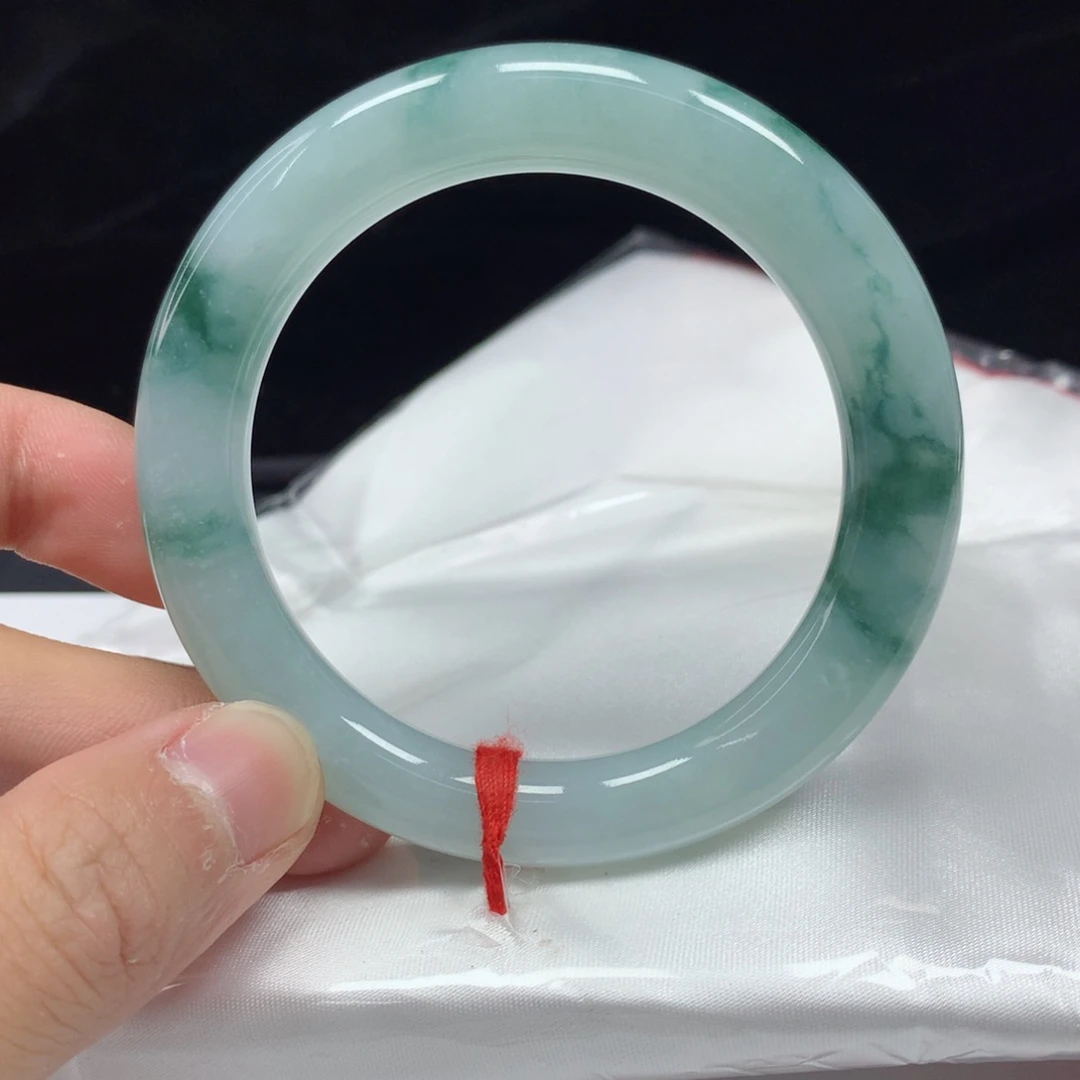 翡翠手镯（圆镯）未镶嵌52.8