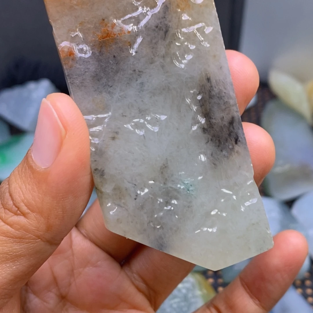 翡翠未镶嵌颈饰格**格翡翠