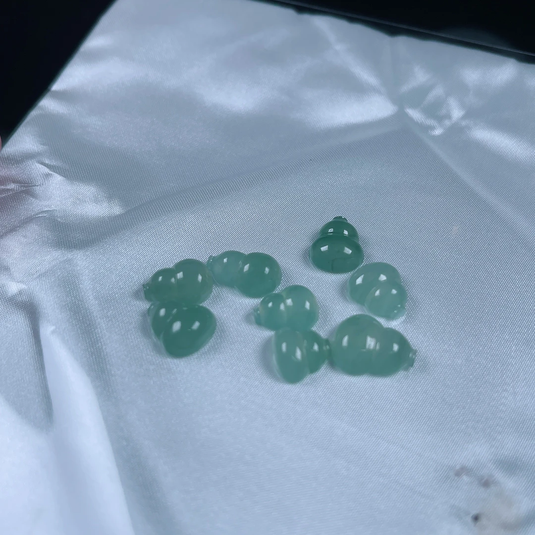 冰润晴底翡翠葫芦裸石一手（8颗）尺寸取一13.5*11*4.2mm无纹裂