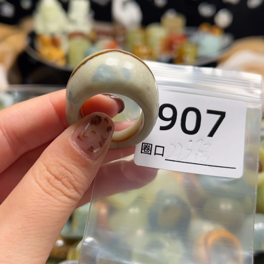 哆****蛇纹石玉未镶嵌戒指