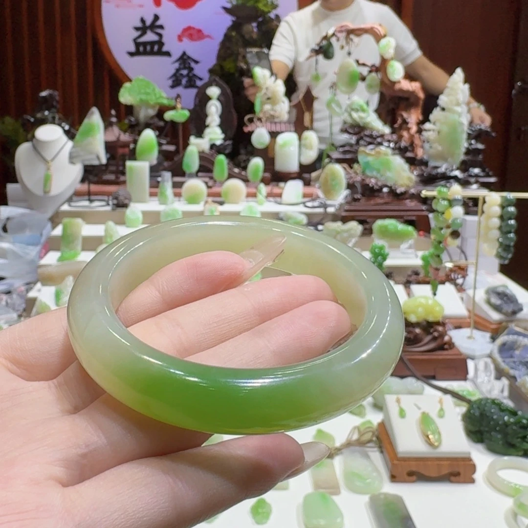 未镶嵌手镯和田玉（翠青玉）翠青5556