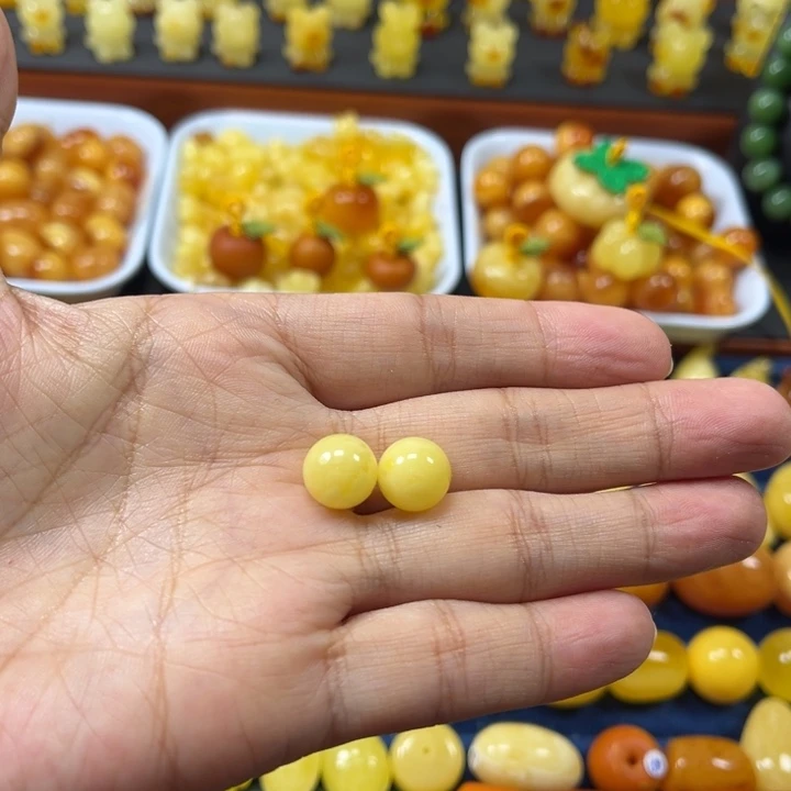 琥珀未镶嵌裸石卡10加浓蜡圆珠一对