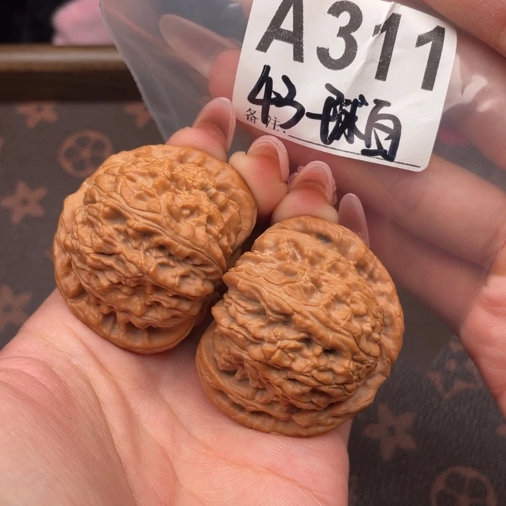 43全品球白文玩核桃