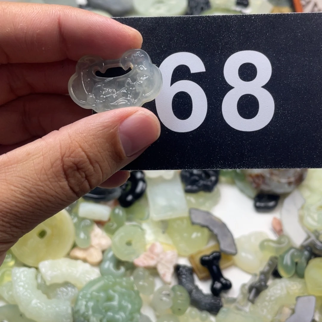 妙***作蛇纹石玉合金颈饰