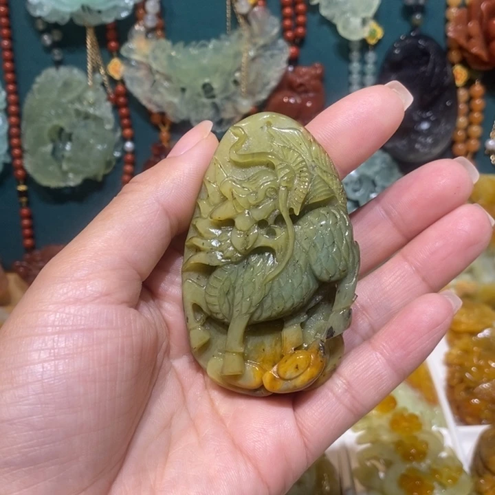 蛇纹石玉未镶嵌颈饰
