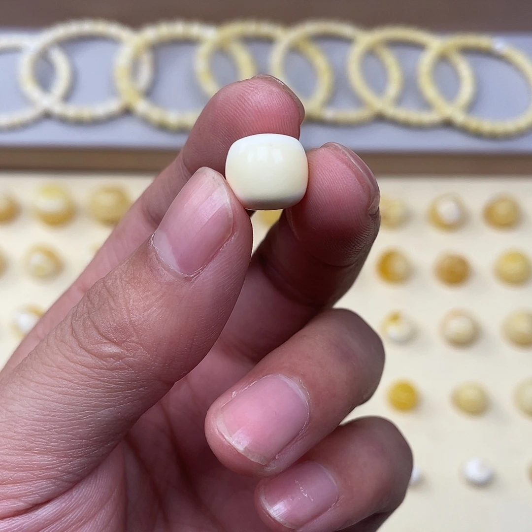 琥珀未镶嵌裸石12.1mm