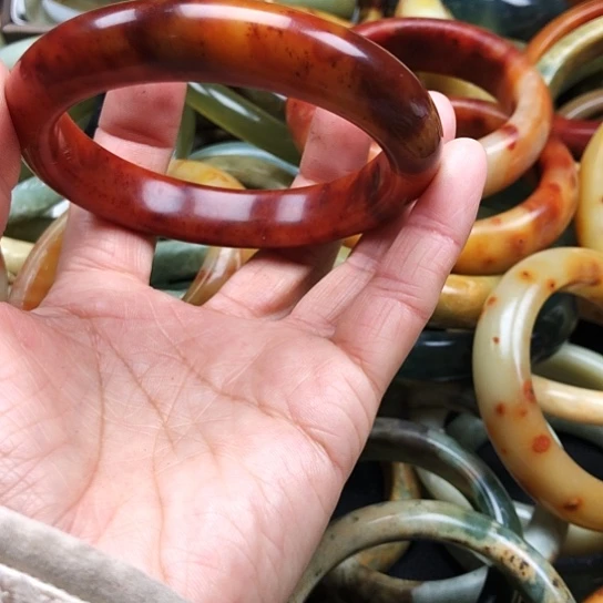 蛇纹石玉手镯未镶嵌梅****）