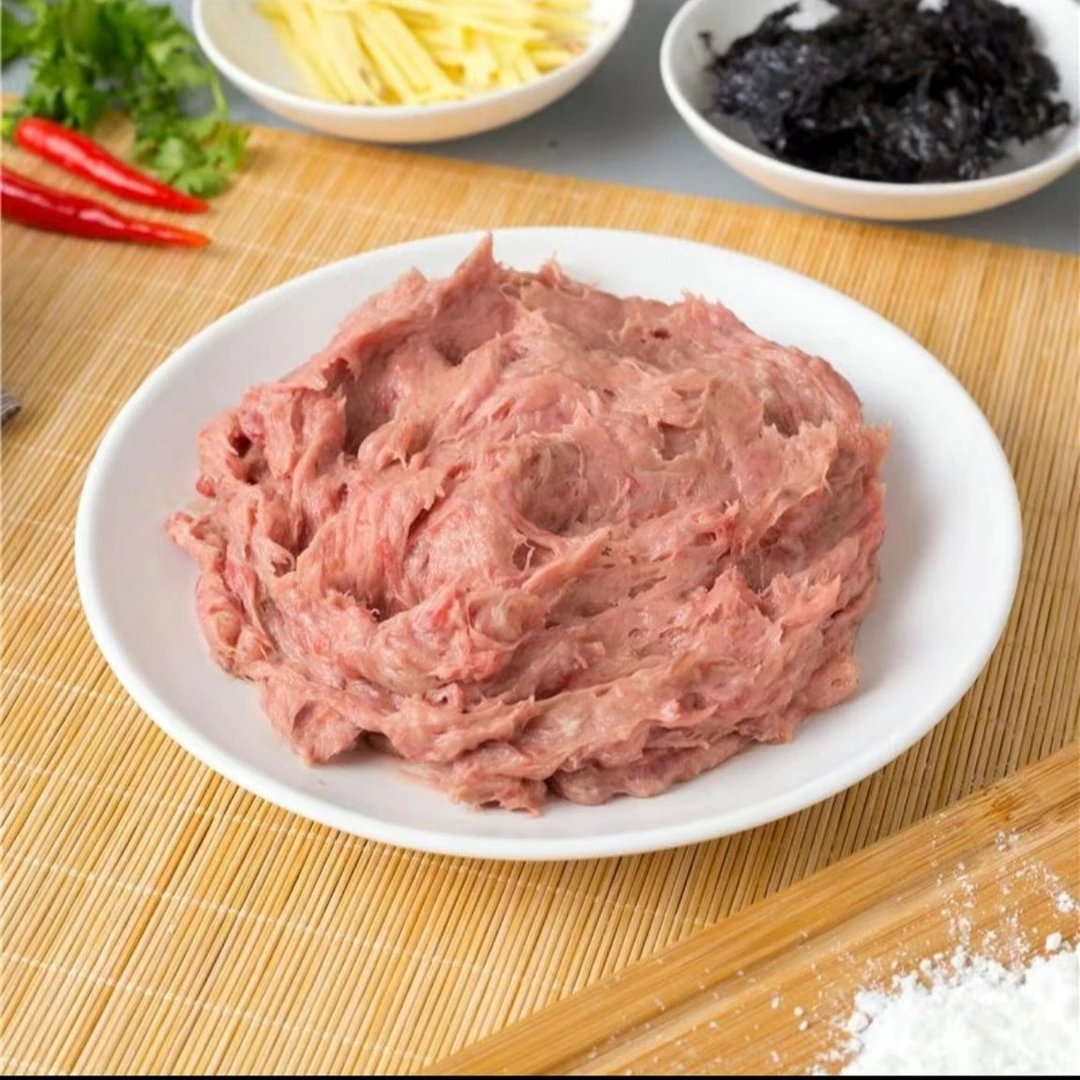 新鲜的黄牛肉的肉滑,口感细腻,纯真的味道,三斤起拍,