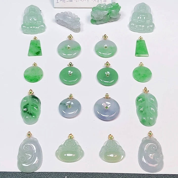 翡翠18K金镶嵌颈饰翡翠18K金镶嵌劲饰