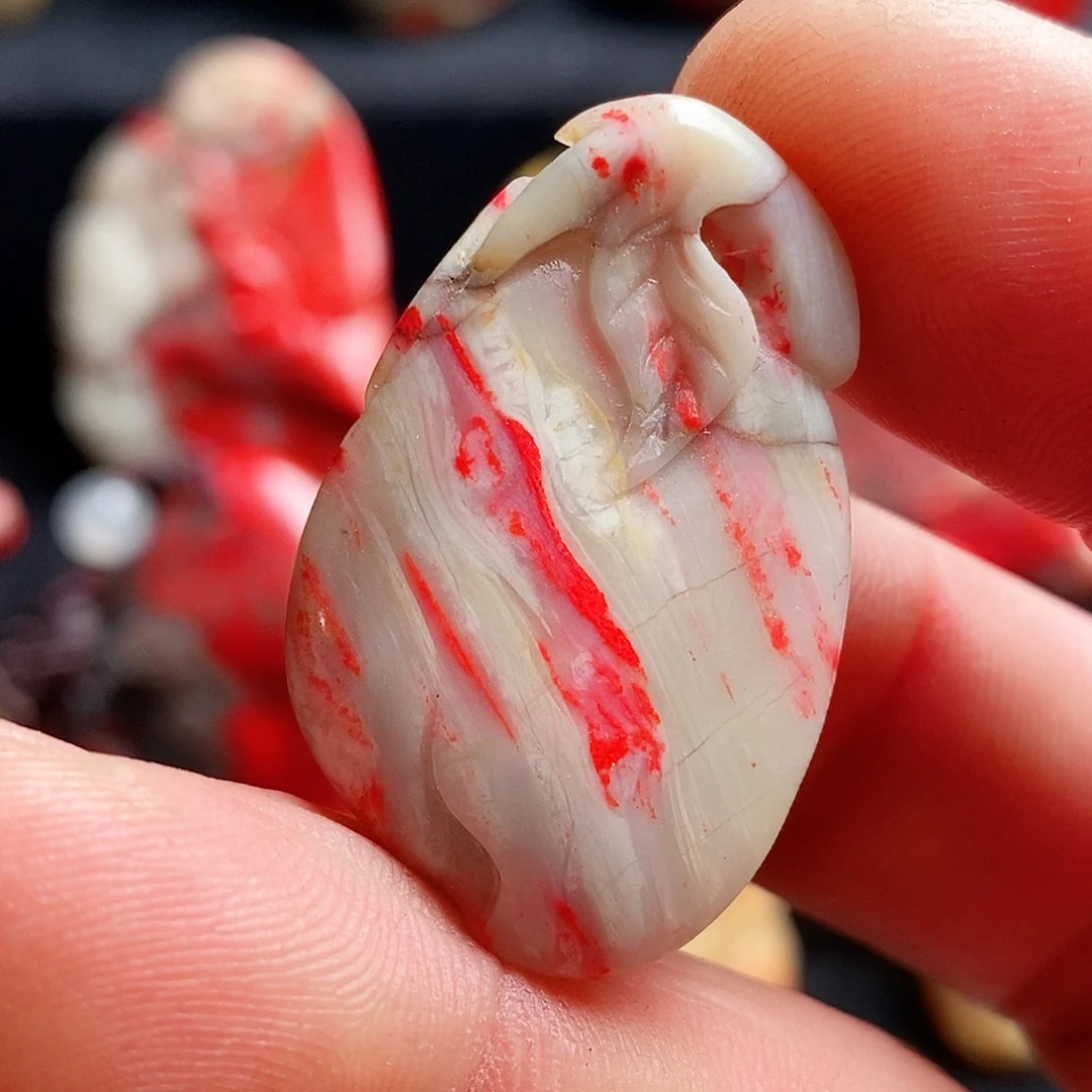 昌化石印石昌化鸡血石挂件。小挂件