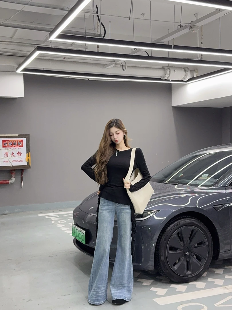 越野兔//黑色不规则木耳边飘带超软糯上衣牛仔直筒微喇裤