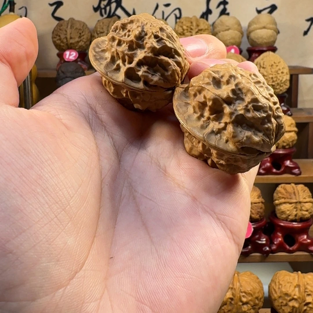 铁核桃把件荷叶蟾