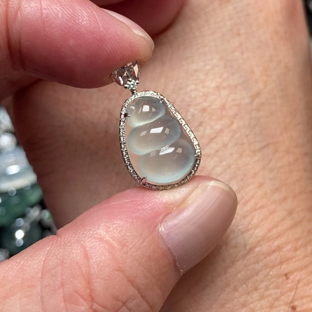 吊坠(不含链)18K金镶嵌翡翠豆子