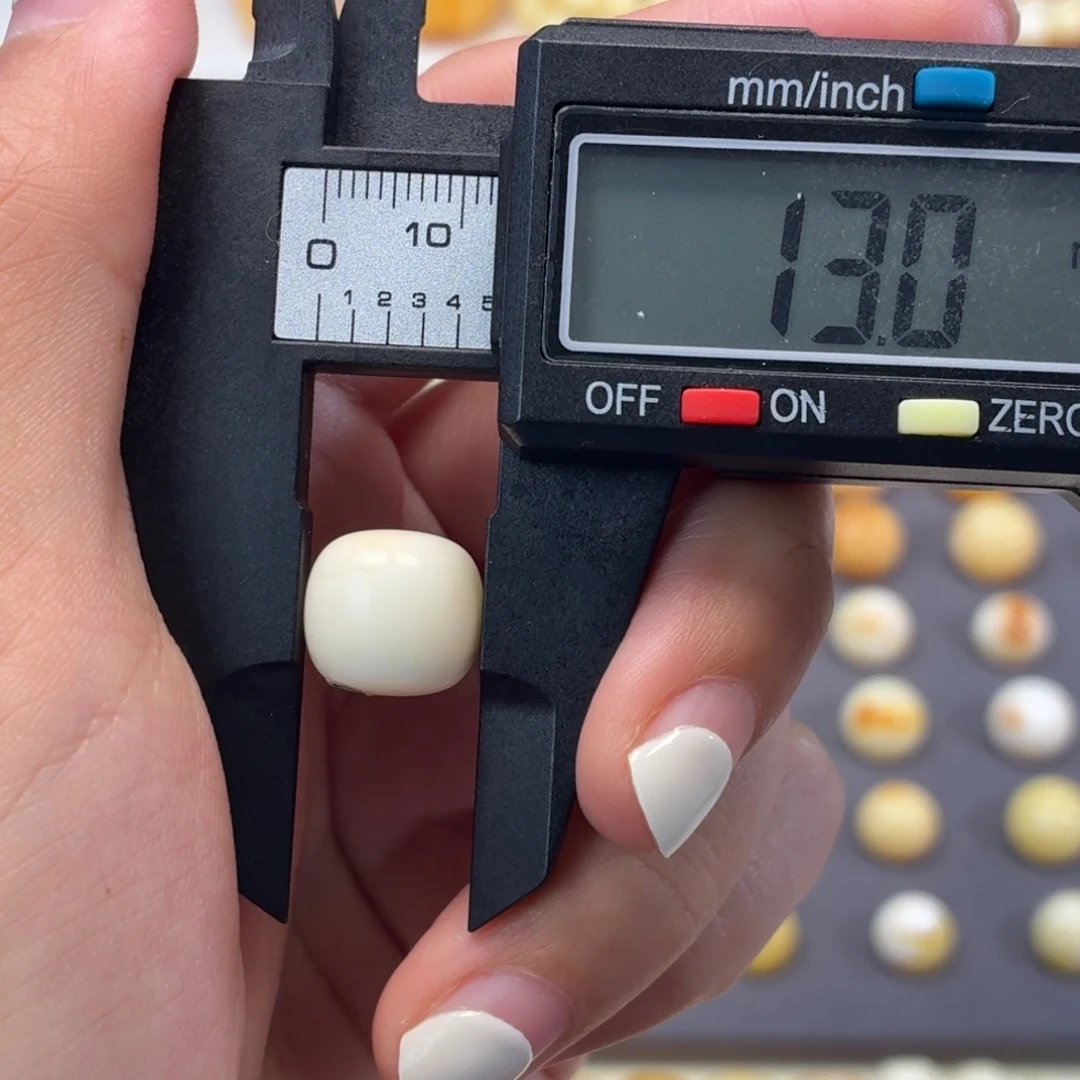 琥珀未镶嵌裸石乌料奶白老型13mm