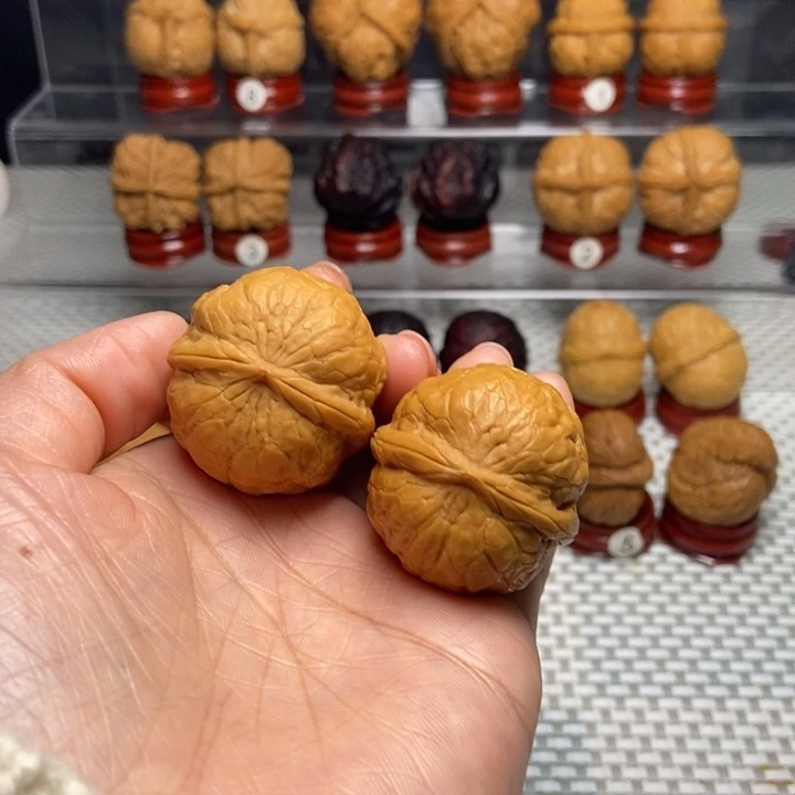文玩核桃把件34粗筋瓷娃娃