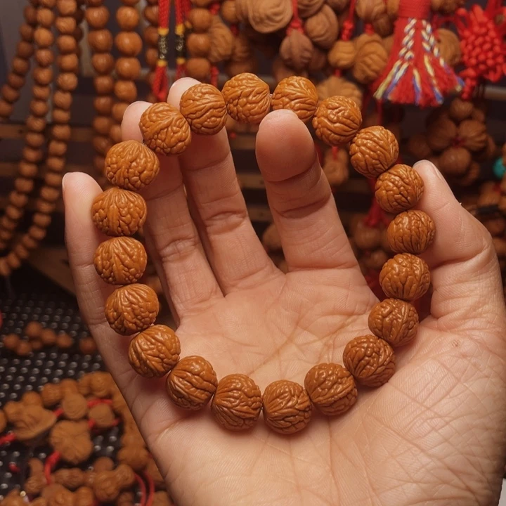 伆***莪木质类龙纹桃枭挂件