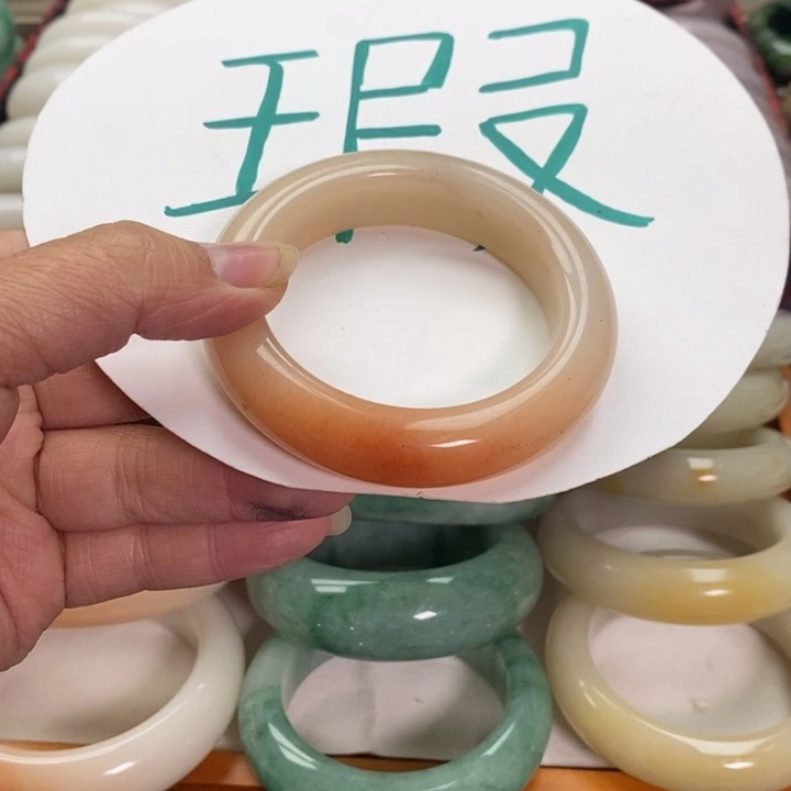 小***角石英质玉未镶嵌手镯