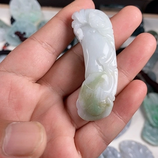 翡翠未镶嵌颈饰天然翡翠