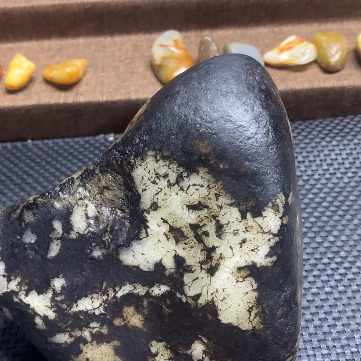 和田玉未镶嵌挂件崖*