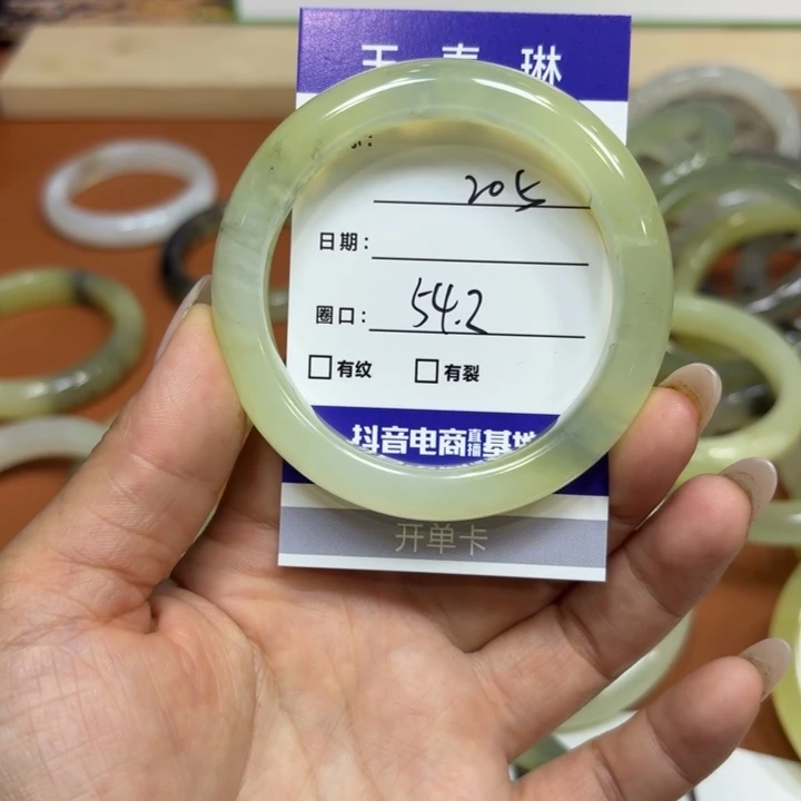未镶嵌岫玉手镯天然