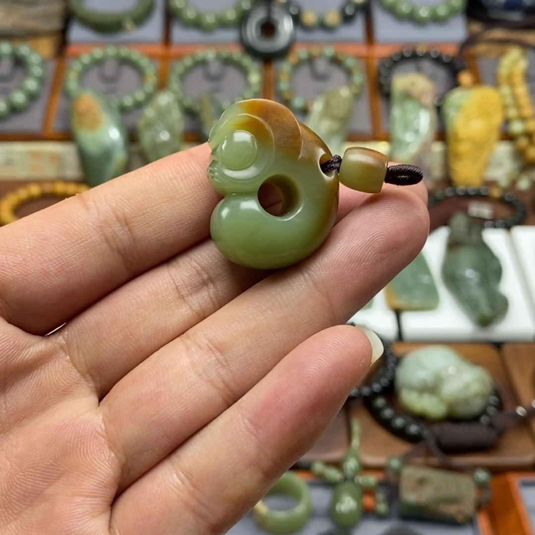 岫岩河磨玉（透闪石质玉）戒指未镶嵌