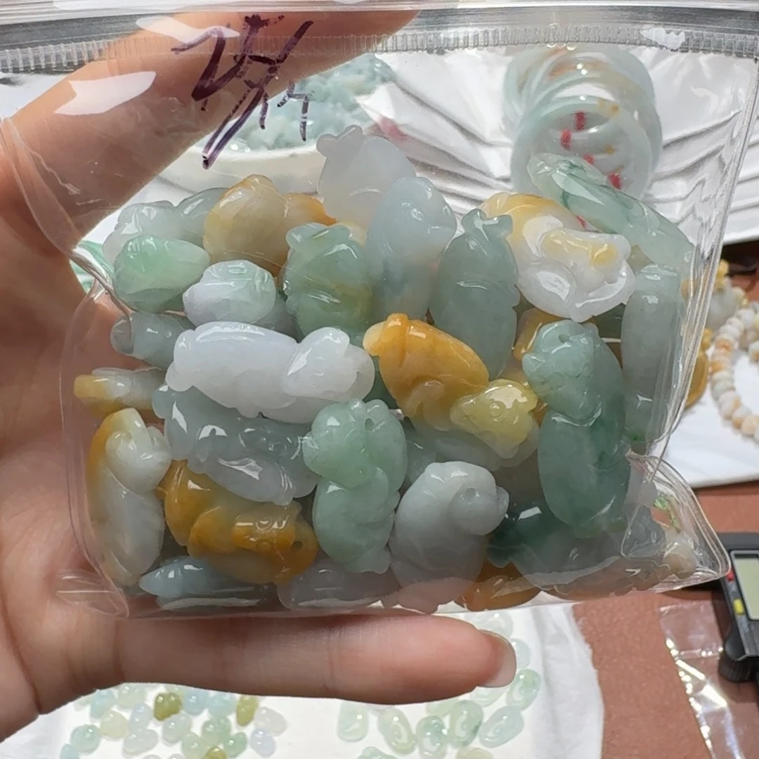 未镶嵌挂件翡翠福利1个，不包邮，拍邮费发货