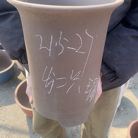 紫砂中国宜兴紫砂花盆，